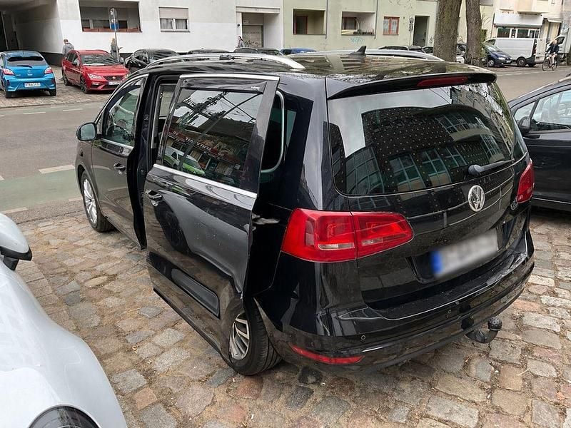 Second-hand VW Sharan 177 CP (130 kW) 2013 Negru Monovolum