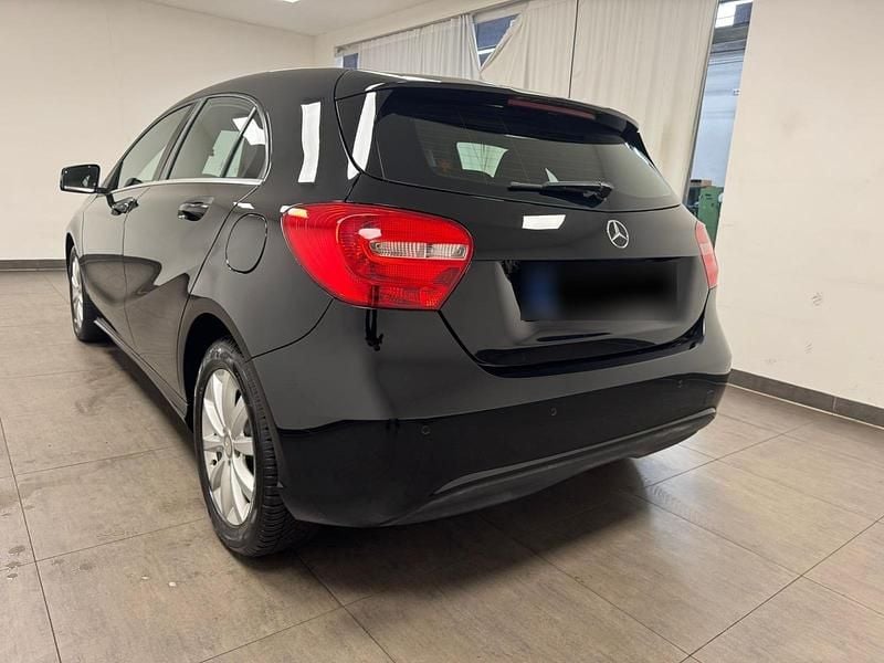 Gebraucht Mercedes A180 122 PS (89 kW) 2013 Schwarz Kleinwagen