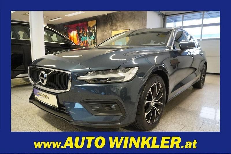 Gebraucht Volvo V60 Momentum 150 PS (110 kW) 2019 Blau Kombi