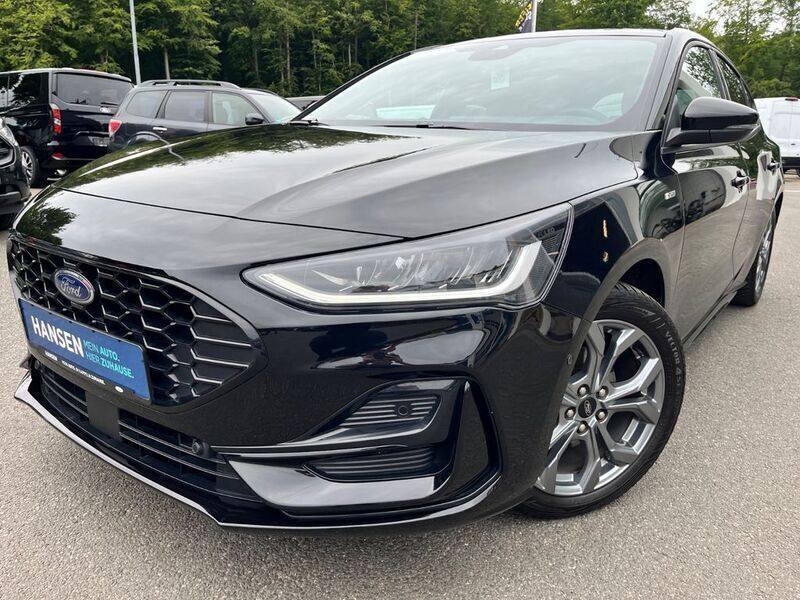Agateblack (schwarz) Gebraucht 2023 Ford Focus ST-Line Limousine | 21.600 € (Fairer Preis) - Bild 1/4