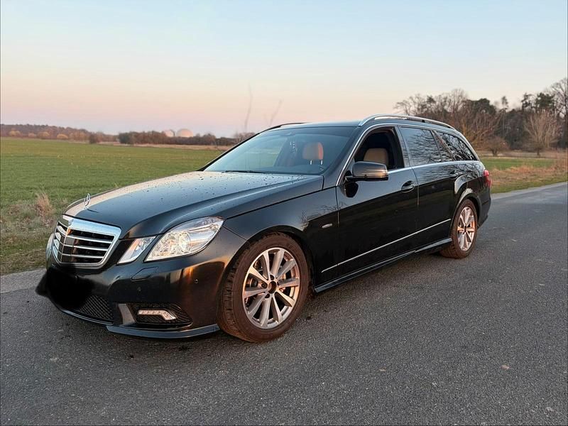 Gebraucht Mercedes E350 231 PS (169 kW) 2010 Schwarz Kombi