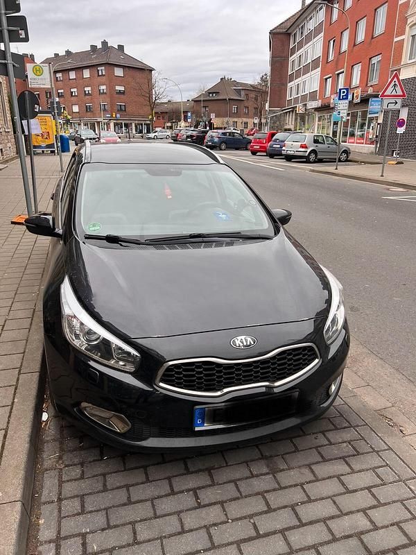 Schwarz Gebraucht 2014 Kia Ceed Kombi | 6.500 € (Fairer Preis) - Bild 1/4