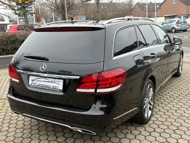 Używany Mercedes E400 Avantgarde 333 KM (244 kW) 2015 Czarny Sedan/Limuzyna