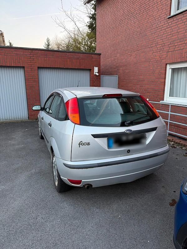 Gebraucht Ford Focus 100 PS (73 kW) 2003 Grau Kleinwagen
