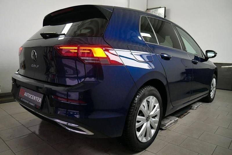 Gebraucht VW Golf VIII Active 150 PS (110 kW) 2021 Blau Limousine