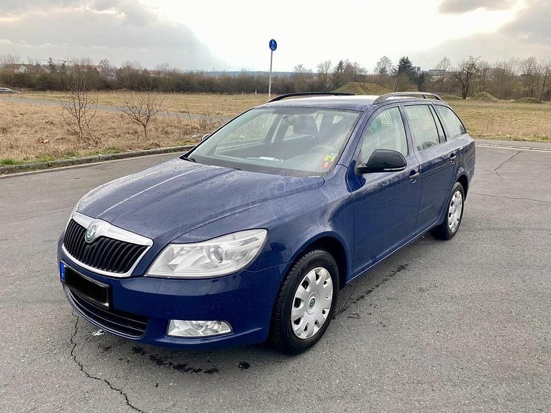 Blau Gebraucht 2012 Skoda Octavia Kombi | 4.200 € (Fairer Preis) - Bild 1/4