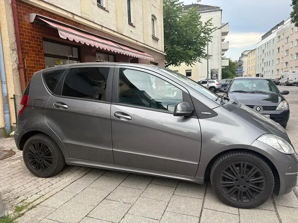 Gebraucht Mercedes A160 Avantgarde 95 PS (69 kW) 2009 Grau Van / Kleinbus