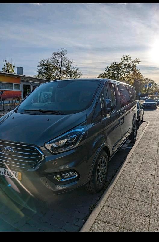 Braun Gebraucht 2019 Ford Tourneo Titanium X Van / Kleinbus | 30.500 € (Fairer Preis) - Bild 1/4