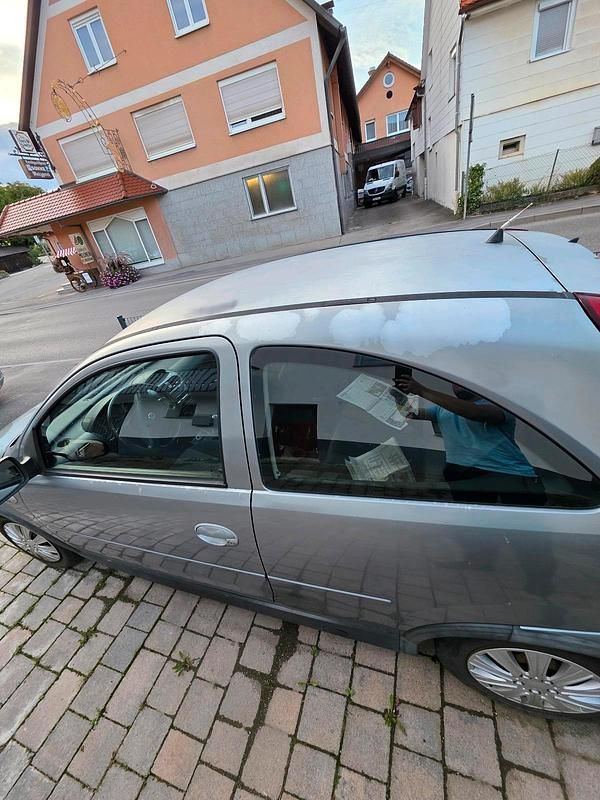 Grau Gebraucht 2003 Opel Corsa Kleinwagen | 550 € (Superpreis) - Bild 1/4