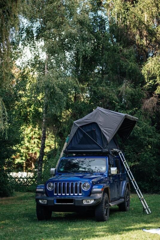 Blau Gebraucht 2020 Jeep Wrangler Unlimited Overland SUV | 41.000 € - Bild 1/3
