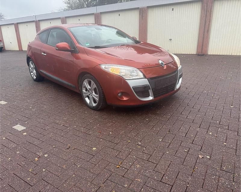 Orange Gebraucht 2009 Renault Mégane Coupé Coupé | 2.399 € - Bild 1/4