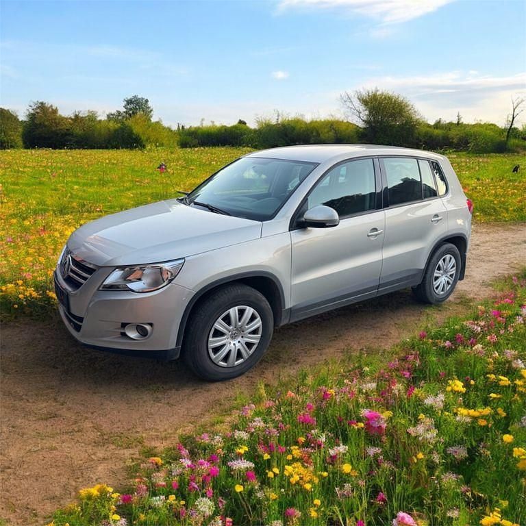 Grau Gebraucht 2010 VW Tiguan SUV | 5.990 € (Guter Preis) - Bild 1/4