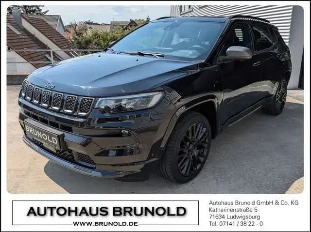 Carbon black metallic clear coat (schwarz) Gebraucht 2021 Jeep Compass SUV | 21.890 € (Superpreis) - Bild 1/3