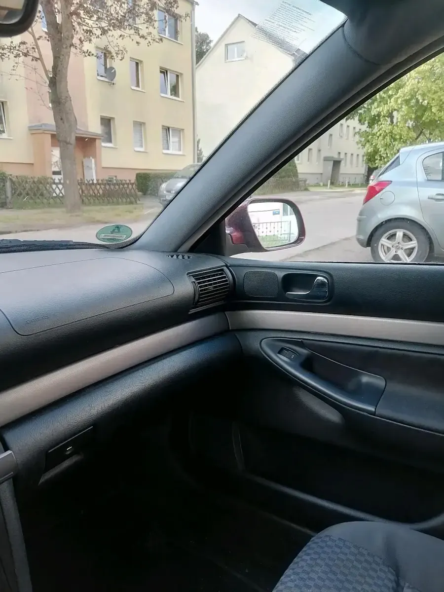 Gebraucht Audi A4 105 PS (77 kW) 2000 Rot Limousine