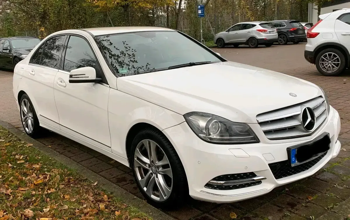 Gebraucht Mercedes C180 120 PS (88 kW) 2013 Weiß Limousine