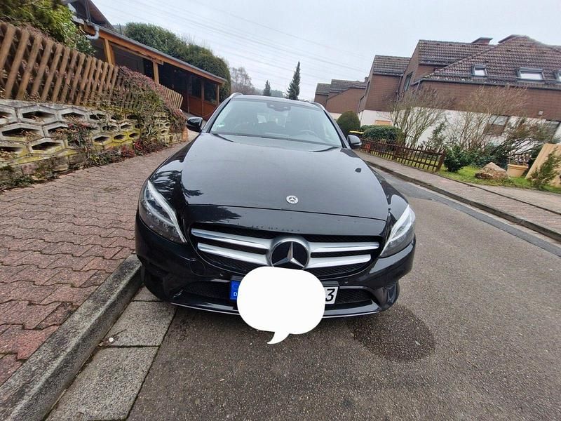 Schwarz Gebraucht 2019 Mercedes C180 Kombi | 19.300 € (Guter Preis) - Bild 1/4