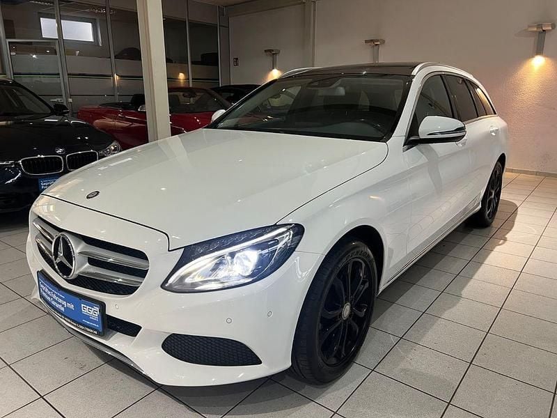 Weiß Gebraucht 2015 Mercedes C180 Avantgarde Limousine | 15.500 € (Guter Preis) - Bild 1/4