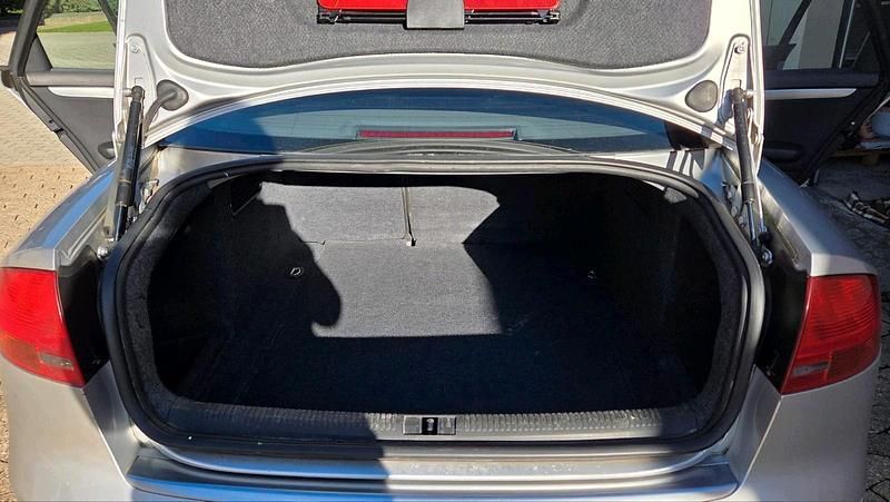 Gebraucht Audi A4 130 PS (95 kW) 2005 Silber Limousine