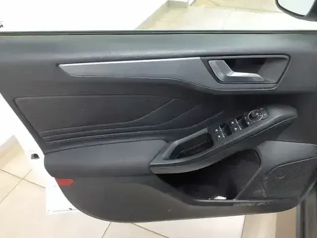 Gebraucht Ford Focus Titanium 125 PS (91 kW) 2023 Orange Limousine