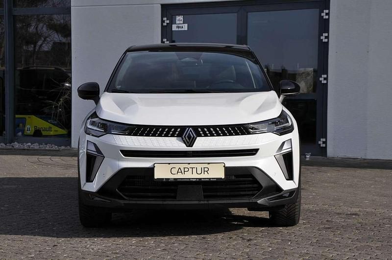 Neu Renault Captur Techno 158 PS (116 kW) 2025 Perlmuttweiß metallic, black SUV