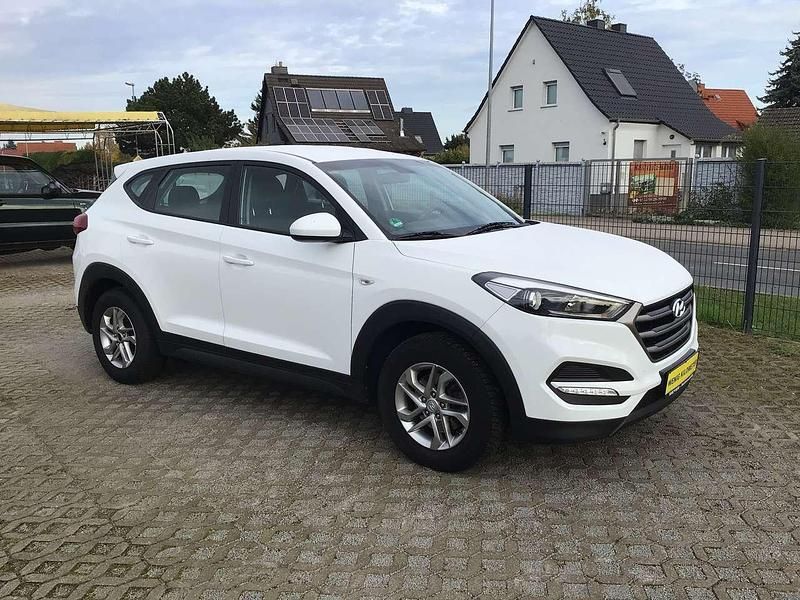 Polar white Gebraucht 2016 Hyundai Tucson Classic SUV | 11.200 € (Superpreis) - Bild 1/4