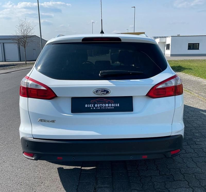 Gebraucht Ford Focus Titanium 116 PS (85 kW) 2011 Weiß Kombi