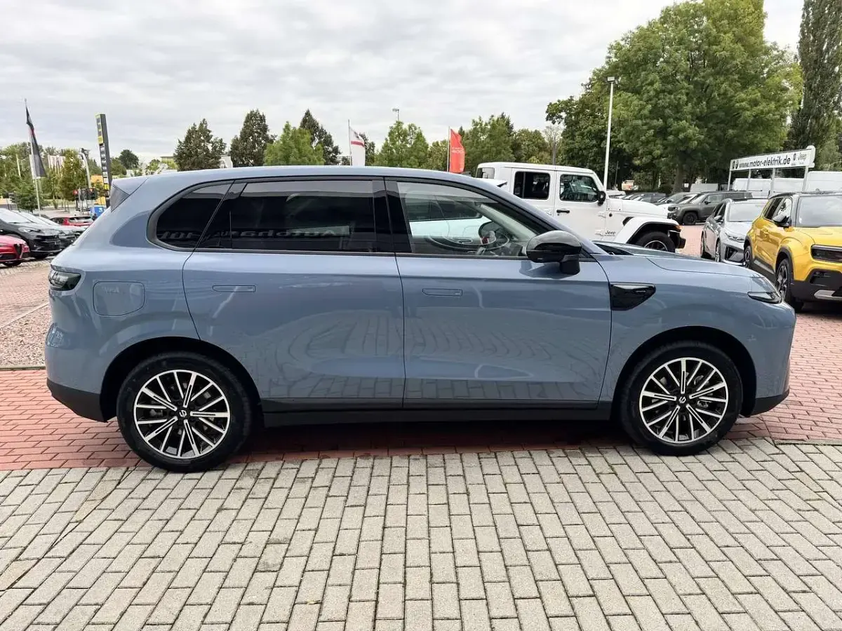 Neu Leapmotor B10 160 kW (218 PS) 2025 Blau SUV