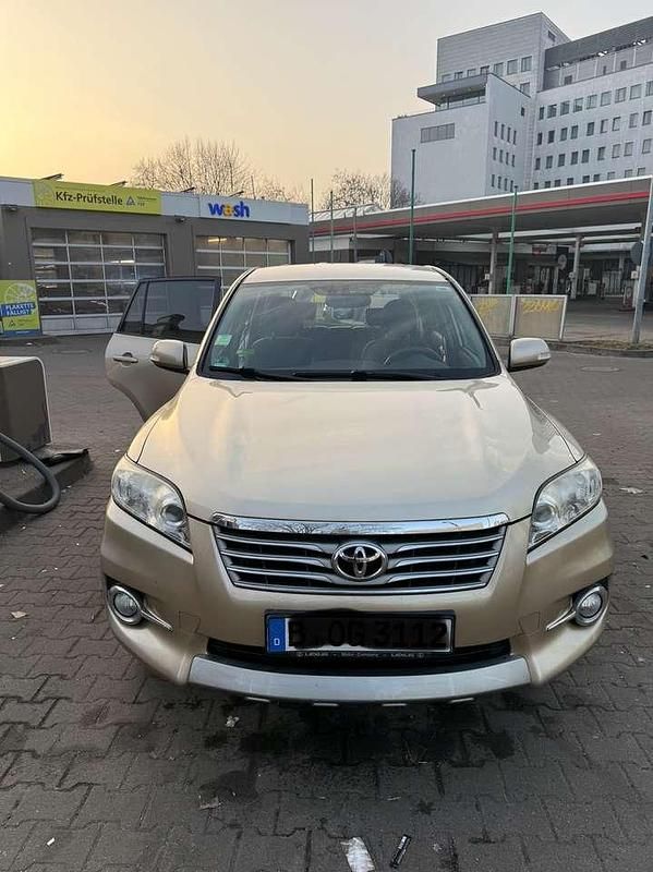 Gebraucht Toyota RAV4 Multidrive S 158 PS (116 kW) 2013 Gold SUV