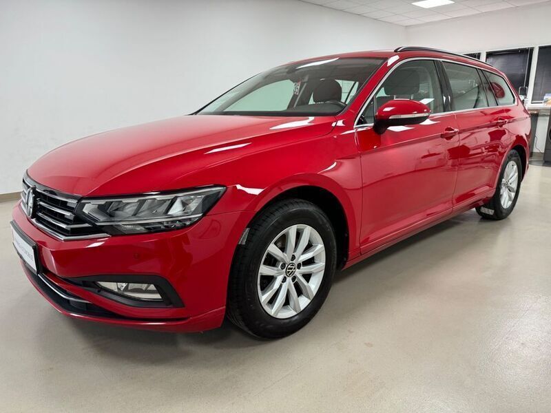 Rot Gebraucht 2022 VW Passat Business Kombi | 19.990 € (Guter Preis) - Bild 1/3