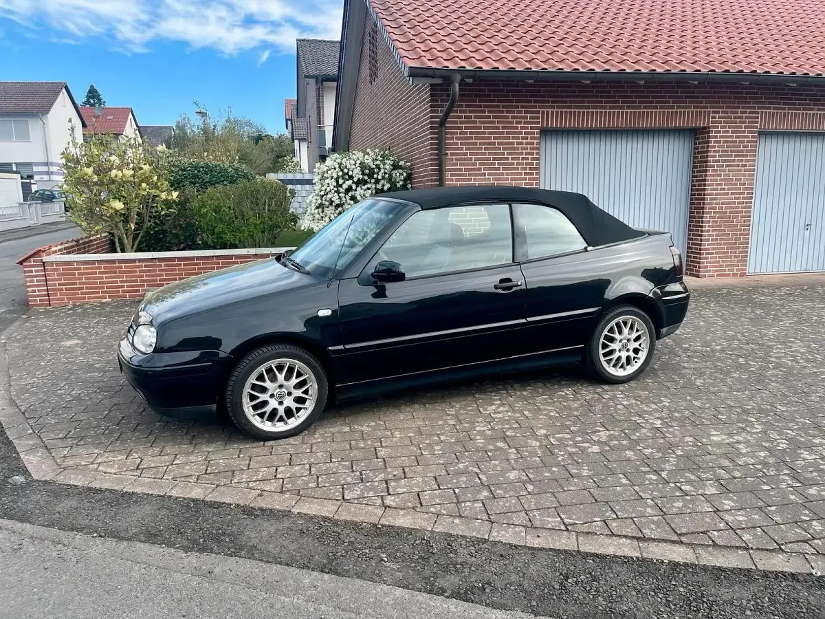 Używany VW Golf 115 KM (84 kW) 2001 Czarny Kabriolet