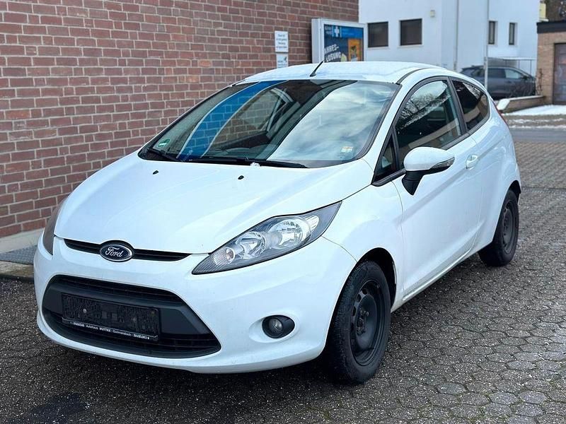 Weiß Gebraucht 2011 Ford Fiesta Trend Kleinwagen | 2.680 € (Fairer Preis) - Bild 1/4