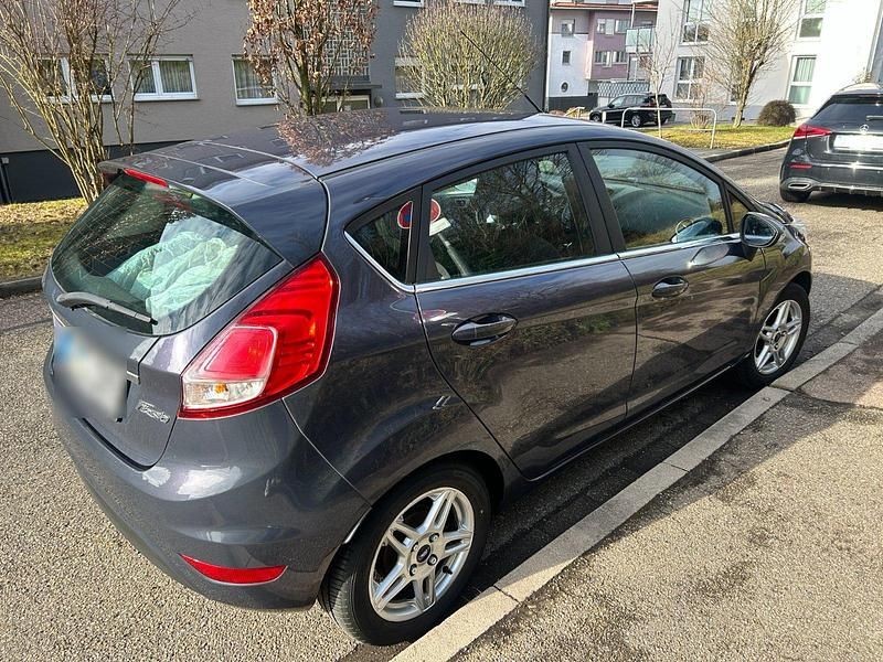 Gebraucht Ford Fiesta 80 PS (58 kW) 2014 Grau Kleinwagen