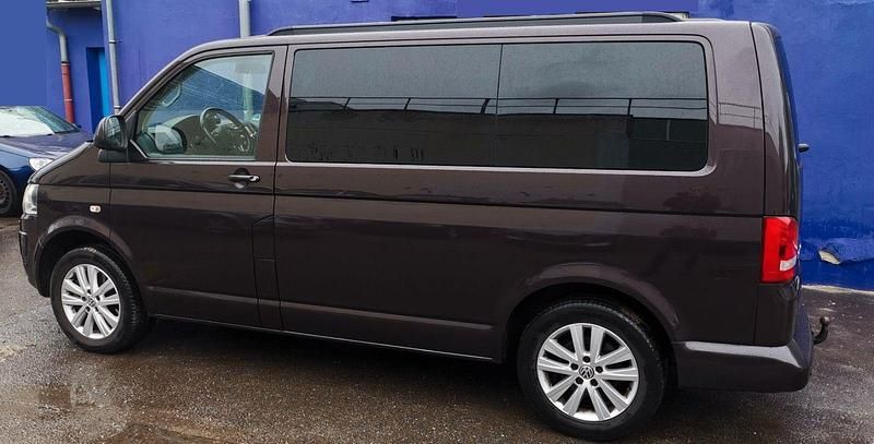 Usado VW Multivan 179 CV (131 kW) 2011 Marrón Monovolumen