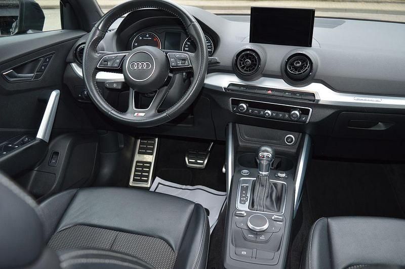 Gebraucht Audi Q2 S-Line 150 PS (110 kW) 2018 Grau SUV