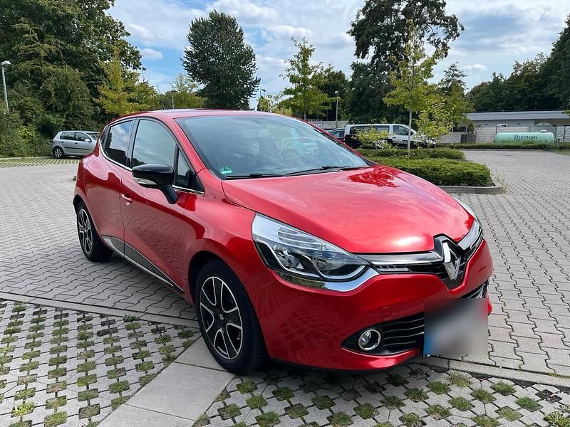 Rot Gebraucht 2013 Renault Clio IV Dynamique Limousine | 6.299 € (Etwas zu teuer) - Bild 1/4