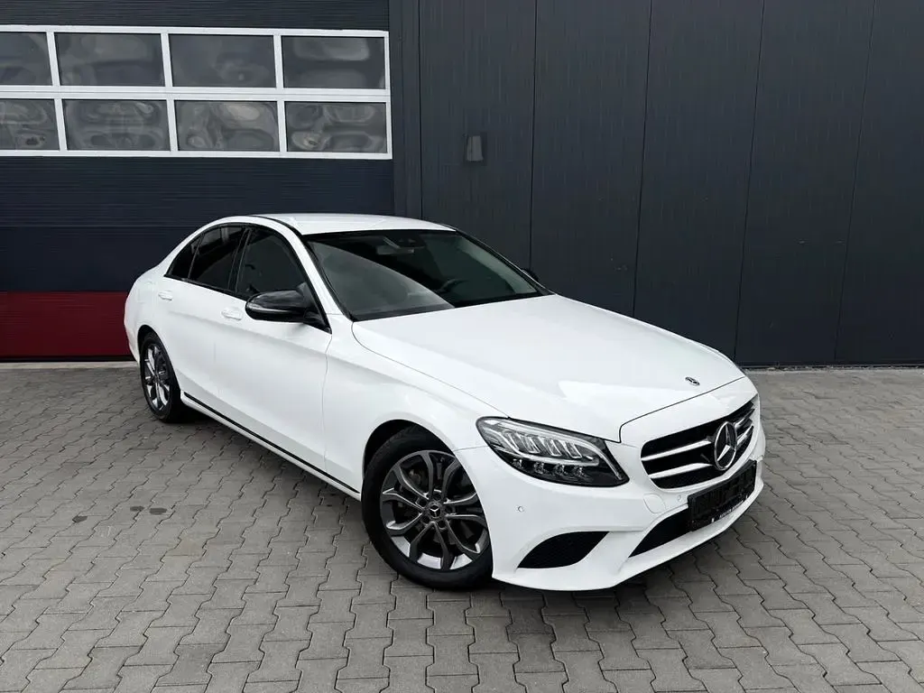 Gebraucht Mercedes C300 Night 258 PS (189 kW) 2019 Weiß Limousine
