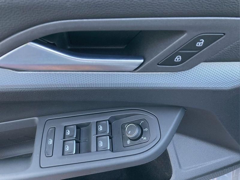 Gebraucht VW Golf VIII 150 PS (110 kW) 2025 Grau Kleinwagen