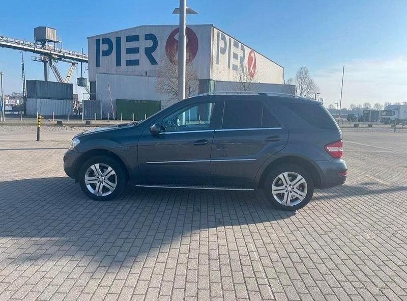 Gebraucht Mercedes ML350 224 PS (164 kW) 2009 Grau SUV