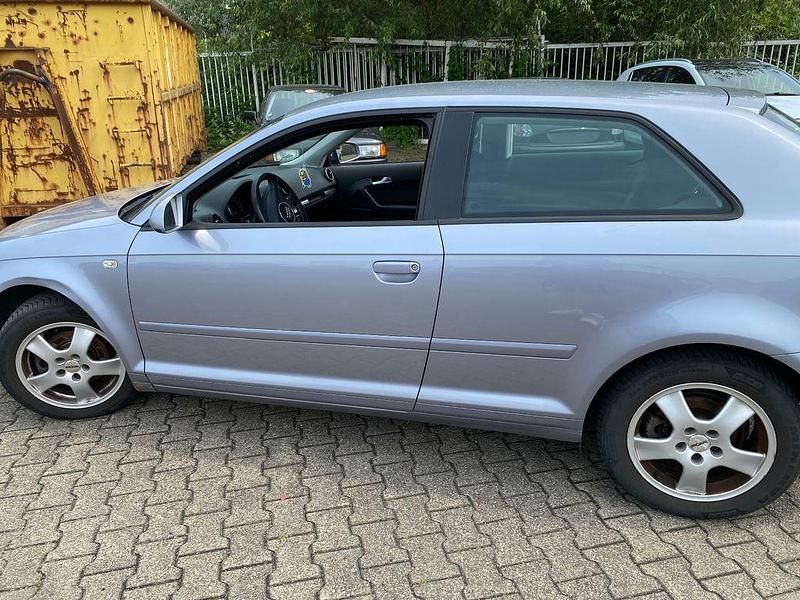 Gebraucht Audi A3 Ambiente 116 PS (85 kW) 2003 Grau Limousine