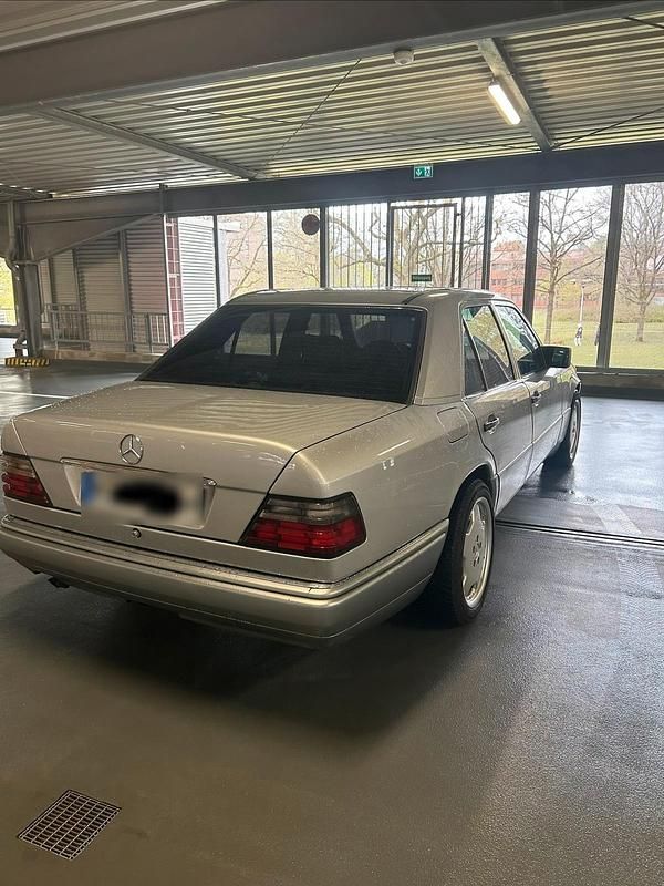 Gebraucht Mercedes E300 110 PS (80 kW) 1991 Grau Limousine