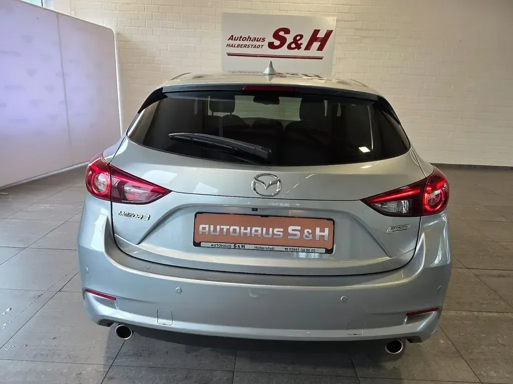 Używany Mazda 3 120 KM (88 kW) 2018 Srebrny Sedan/Limuzyna
