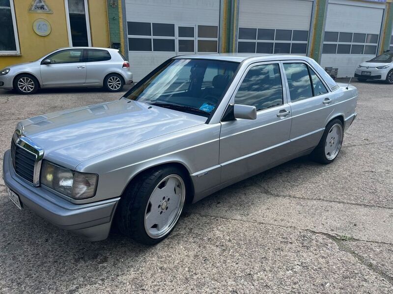 Silber Gebraucht 1990 Mercedes 190 Limousine | 8.499 € - Bild 1/4