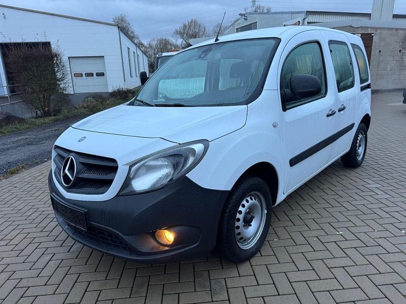 Weiß Gebraucht 2020 Mercedes Citan 109 Kombi | 7.890 € (Guter Preis) - Bild 1/4