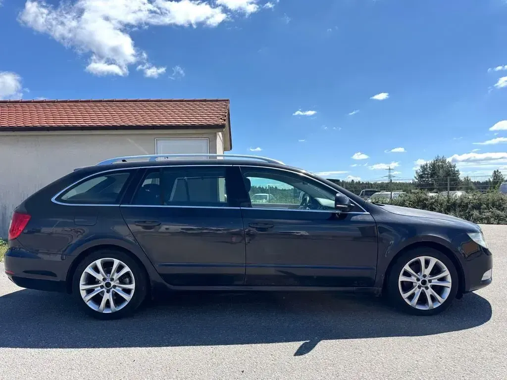 Gebraucht Skoda Superb Ambition 170 PS (125 kW) 2010 Schwarz Kombi