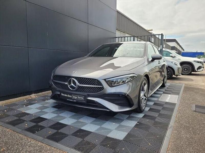 Gebraucht Mercedes A250 AMG Line Premium 224 PS (164 kW) 2024 Lack mountaingrau Limousine