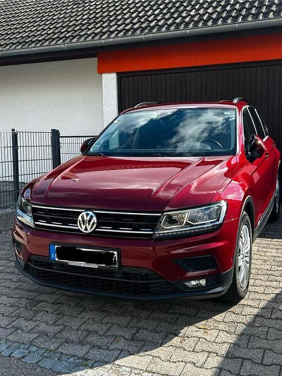 Rot Gebraucht 2018 VW Tiguan Comfortline SUV | 20.000 € (Guter Preis) - Bild 1/4