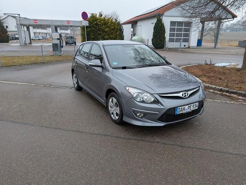 Gebraucht Hyundai i30 Trend 90 PS (66 kW) 2013 Grau Kombi
