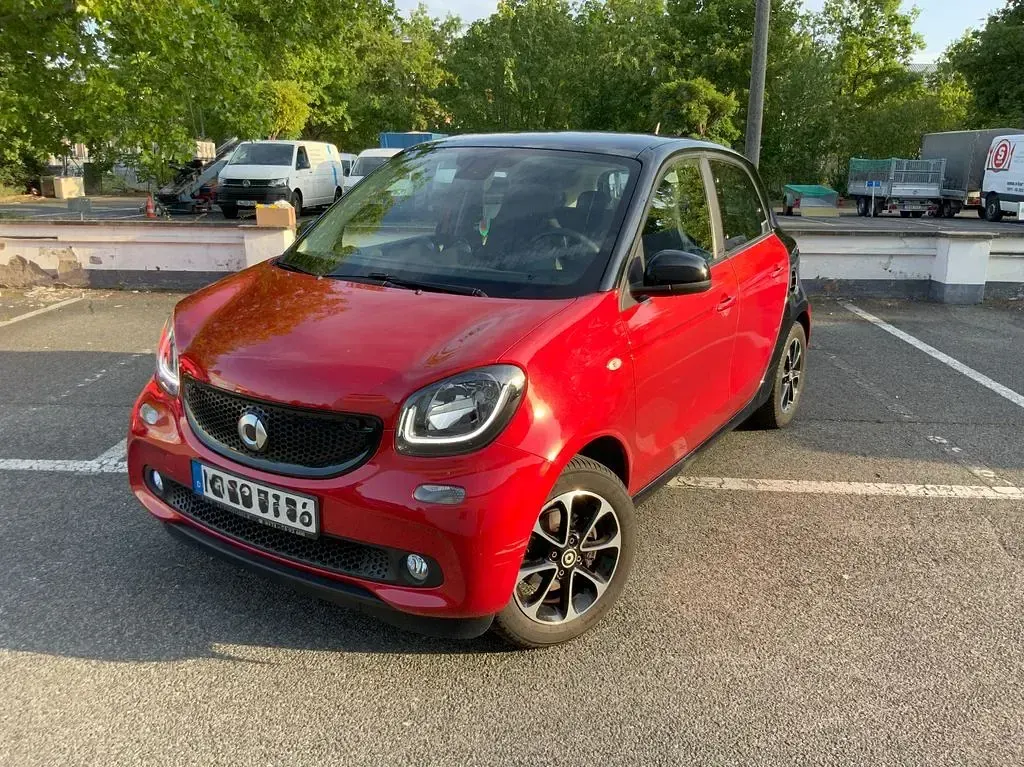 Używany Smart ForFour Passion 90 KM (66 kW) 2015 Czerwony Hatchback