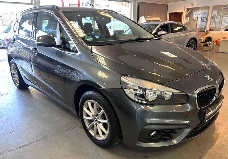 Grau Gebraucht 2017 BMW 218 Advantage Van / Kleinbus | 16.450 € (Guter Preis) - Bild 1/4