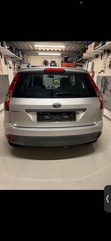 Silber Gebraucht 2006 Ford Fiesta Kleinwagen | 900 € (Guter Preis) - Bild 1/4